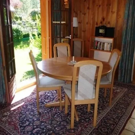 Chalet, Dil Arom, Geschlossener Garten بيت للعطل