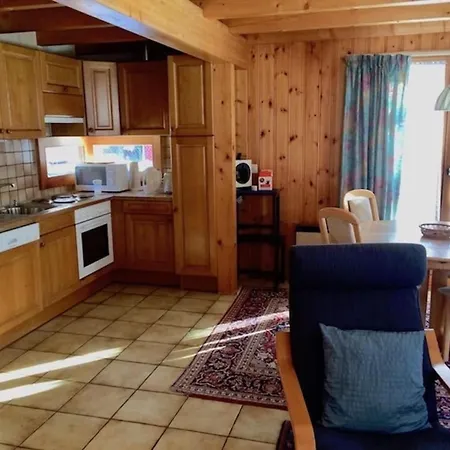 Chalet, Dil Arom, Geschlossener Garten بيت للعطل