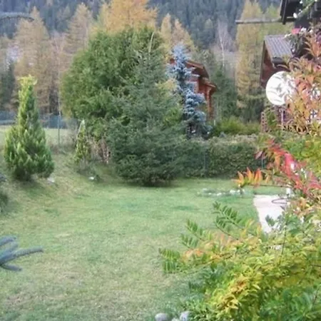 Chalet, Dil Arom, Geschlossener Garten بيت للعطل *